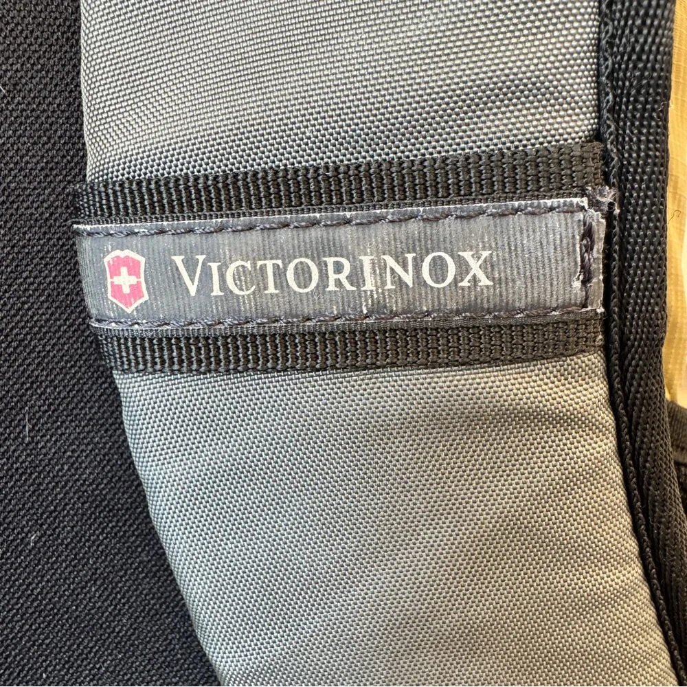 Victorinox Swiss Army Backpack Green Black‎ Padded Multi Pockets